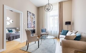 Lovely 2-Bedroom Apartment At The Vaci Street